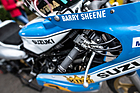 Unvergessen: Barry Sheene sah von oben zu und überliess seine 1975er Suzuki XR 14 RG 500 John Thompson, Tobias Williams und Terence Williams – Goodwood Festival of Speed 2023