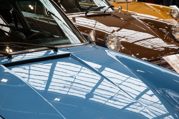 Urelfer und die Reflektionen der Hallenfenster - Retro Classics Bavaria 2022