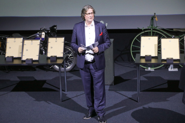 Bild: Urs P. Ramseier erklärt die Modalitäten der Preisvergabe - Swiss Classic Award 2023