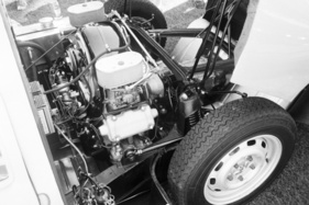 Ursprünglich mit Sechszylinder geplant, ging der Carrera GTS mit der letzten Ausbaustufe des Fuhrmann-Motors Typ 587/3 in Serie. Später wurden ihm auch Sechs- und Achtzylinder implantiert