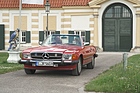 Uschi Glas am Lenkrad des Mercedes-Benz 560 SL, auf dem Beifahrersitz Thorsten Link
