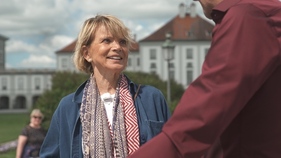 Uschi Glas ist ein Auto-Fan Uschi Glas ist ein Auto-Fan