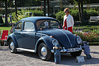 VW 11 Käfer (1959) - mit zwei heulenden (oder versteck-spielenden) Kinder (-puppen) - Classic-Gala Schwetzingen 2018