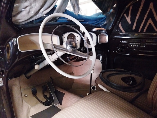 VW 1100 Export-Limousine (1951) – Armaturenbrett mit neuerem Lenkrad – Zu Besuch in der Sammlung Hilker