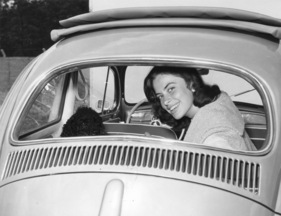 VW 1200 (1957) - das grössere Heckfenster ab 1957 ermöglichte besser Ein- und Ausblicke