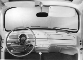 VW 1200 (1960) - immer nobler geht es im Käfer zu - Scheibenwaschanlage, gepolsterte Sonnenblenden, biegsamer Handgriff für den Beifahrer und ein Geschwindigkeitsanzeiger bis 140 km/h