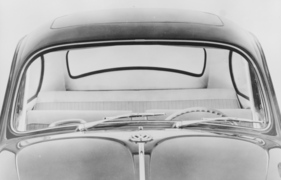 VW 1200 (1965) – vergrösserte Windschutzscheibe mit leichter Wölbung und grösseren Scheibenwischern