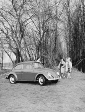 VW 1200 A (1965) – Der neue "Sparkäfer" in einem winterlichen Wald