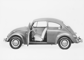 VW 1200 A (1966) – mit einladend geöffneter Tür, aber reduzierter Ausstattung VW 1200 A (1966) – mit einladend geöffneter Tür, aber reduzierter Ausstattung