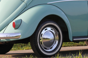 VW 1200 De Luxe (1961) - Kleine Lampen am Heck, auch die wurden mit der Zeit immer grösser