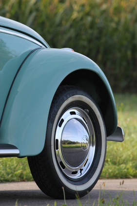 VW 1200 De Luxe (1961) - Radkappen, Radzierringe und Weisswandreifen - der Stolz des Besitzers in den Sechzigerjahren