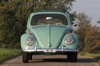 VW 1200 De Luxe (1961) - klassische und auch heute noch wohlbekannte Frontgestaltung des Käfers
