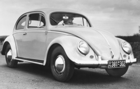 VW 1200 Export (1956) - die luxuriöse Variante Export des Baujahres 1956, noch mit ovaler Heckscheibe