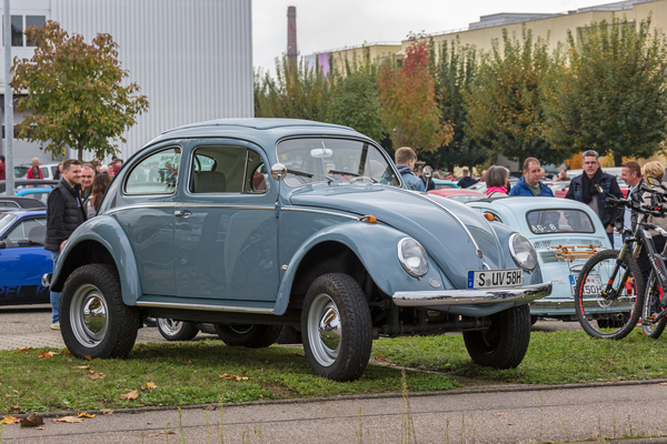 VW 1200 Export – hochgelegt fürs Gelände mit passendem Nummernschild – Retro-Saisonabschluss 2024