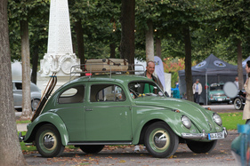 VW 1200 "Ovali" (1957) - bereits mit der einteiligen Heckscheibe - Classic-Gala Schwetzingen 2020