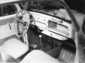 VW 1200 de Luxe 1961 - Im Interieur neu ist der Haltegriff über dem Handschuhkasten (© Archiv AR, 1961) VW 1200 de Luxe 1961 - Im Interieur neu ist der Haltegriff über dem Handschuhkasten (© Archiv AR, 1961)