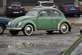 VW 1200 - ein Brezel-Käfer in Grün - OSMT Zug im September 2017
