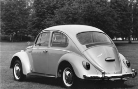 VW 1300 (1966) - noch mit der alten Motorhaube, aber schon der neuen Nummernschildbeleuchtung