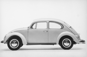 VW 1300 (1967) – Im Profil erkennbar am steiler stehenden Nummernschild hinten