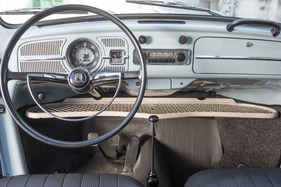VW 1300 (1967) - die späteren 1300er-Käfer hatten das Lenkrad so eingefärbt, dass es keine unerwünschten Reflexionen verursachte