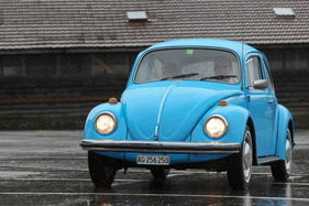 VW 1300 Käfer - noch ohne gebogene Frontscheibe - OSMT Zug im September 2017