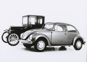 VW 1302 (1972) - der "Weltmeister" neben einem Ford Model T