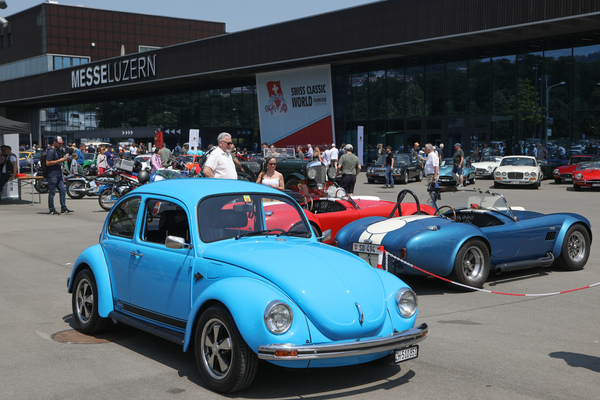 VW 1302 (1972) - also looks good next to a Cobra - Swiss Classic World Lucerne 2023