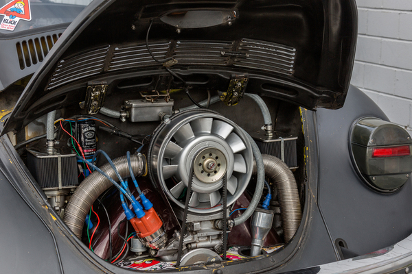 VW 1302 – mit Porsche-Lüfterrad und zwei Vergasern – Retro-Saisonabschluss 2024