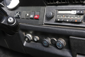 VW 1303 Cabriolet (1979) - Knöpfe aus dem VW-Regal, die viereckigen findet man auch im Golf wieder