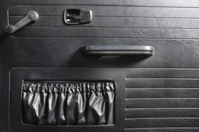 VW 1303 Cabriolet (1979) - Türfutter mit praktischen Taschen