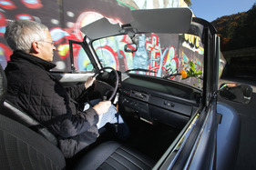 VW 1303 Cabriolet (1979) - der Fahrer ist dem Wind nicht übermässig ausgesetzt