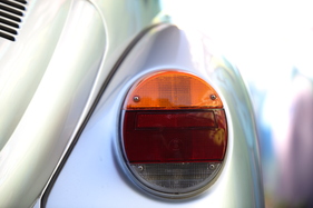 VW 1303 Cabriolet (1979) - grossformatige Heckleuchten und breitere Kotflügel beim 1303