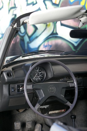 VW 1303 Cabriolet (1979) - zwei Instrumente müssen genügen