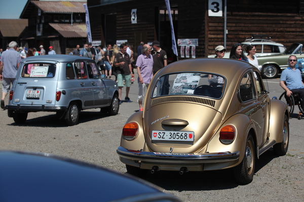 Image: VW 1303 Beetle - gold-colored - Oldtimer Sunday Morning on June 2, 2019