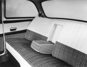 VW 1500 (1961) - Konfortable Rückbank mit herunterklappbarer Armlehne