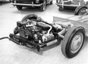 VW 1500 (1962) am Genfer Automobilsalon - kompakte Anordnung der Triebwerkteile für mehr Kofferraum