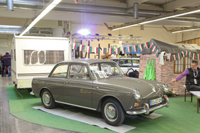 VW 1500 (1962) - mit Wohnwagen auf dem Clubstand (Techno Classica 2018)