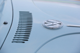 VW 1500 Automatic (1968) - VW-Zeichen und Lufteinlass für die Kabine (1968)