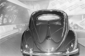 VW  (1953) - Internationale Automobilausstellung (IAA) in Frankfurt 1953 - VW mit neuem Heckfenster