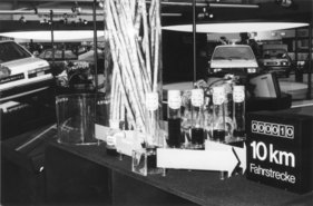 VW (1979) - Demonstration von Alternativtreibstoffen und dem visualisierten Verbrauch auf 10km Fahrstrecke - Internationale Automobilausstellung (IAA) in Frankfurt 1979