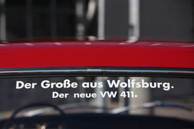 VW 411 LE Variant (1969) - macht Werbung für sich selber