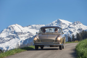 VW Beutler Coupé (1958) - Ausfahrt - auf dem Beifahrersitz ist der Retter des Wagens, Jürg Hänni, der leider kurz nach den Aufnahmen verstarb VW Beutler Coupé (1958) - Ausfahrt - auf dem Beifahrersitz ist der Retter des Wagens, Jürg Hänni, der leider kurz nach den Aufnahmen verstarb