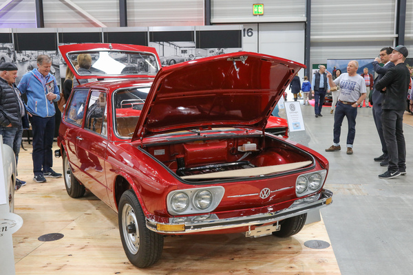 Bild VW Brasilia (1976) - Form fast wie ein Golf, aber Motor hinten wie ein klassischer Volkswagen, angeboten für CHF 28'600 - Swiss Classic World Luzern 2024