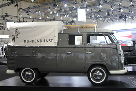 VW Bus (1960) - neu restaurierter Pickup von Volkswagen Classic - an der Techno Classica Essen 2012