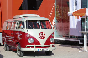 VW Bus (1965) - wirbt für die Württembergische Versicherung - Classic-Gala Schwetzingen 2018