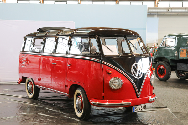 VW Bus "Samba" (1956) - komplett restauriert, 23-Fenster-Version - Klassikwelt Bodensee 2024