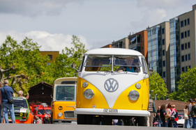 VW Bus T1 (1962) - in Gelb-Weiss - OSMT Mai 2026