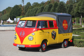 VW Bus T1 (1963) - mit Heckaufbau, die an eine Bosch-Batterie erinnert - Classic-Gala Schwetzingen 2021