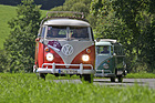 VW Bus T1 Camper (1962) - dahinter ein Samba - an der Rallye Historique der Schloss Bensberg Classics 2014