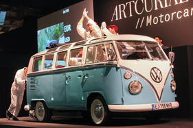 VW Bus T1 "Samba" 21 Fenster (1964) - Lot 147 - EUR 81'000 Höchstgebot - verkauft - Artcurial Paris 2017